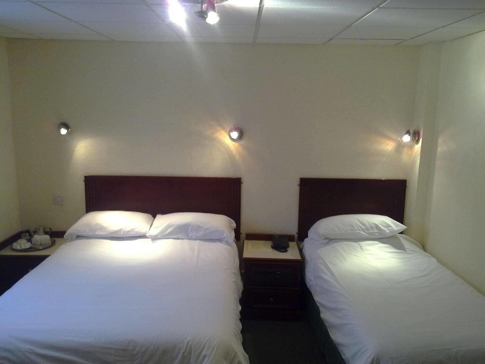 Cedar Tree Hotel Rugeley Zimmer foto